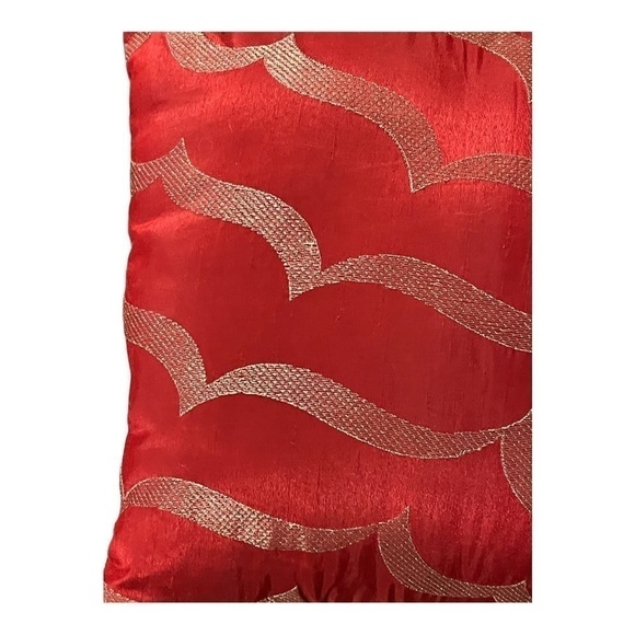 ACCENT pillow red poly/satin with silver metallic thread in waves on front. - Picture 4 of 9